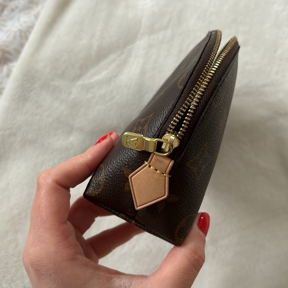 Louis Vuitton Make up Pouch - Picture 2 of 6